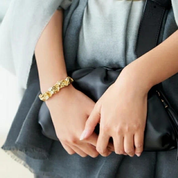 Amber Sceats Emery Cuff 24k Gold Plated - Picture 2 of 7